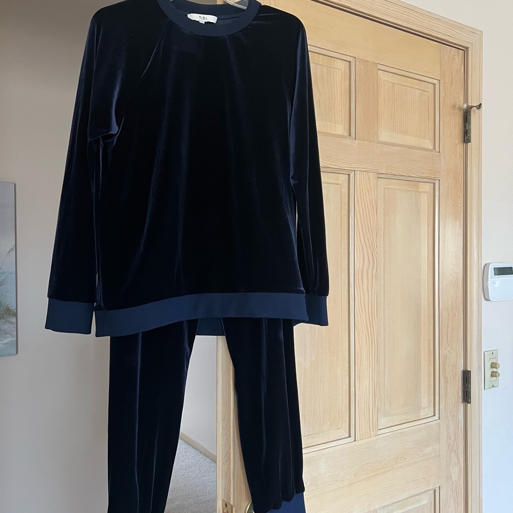 Navy blue velvet jogging outfit